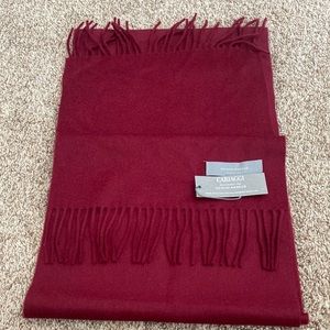 Neiman Marcus Cariaggi Cashmere Scarf, NWT, Maroon color